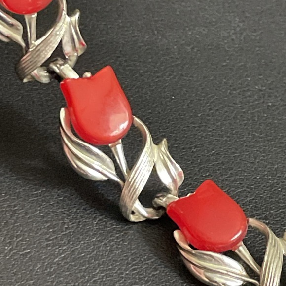 Vintage STAR Thermoset Bracelet Tulip Red Silver Tone Lucite Midcentury Floral - Picture 4 of 10